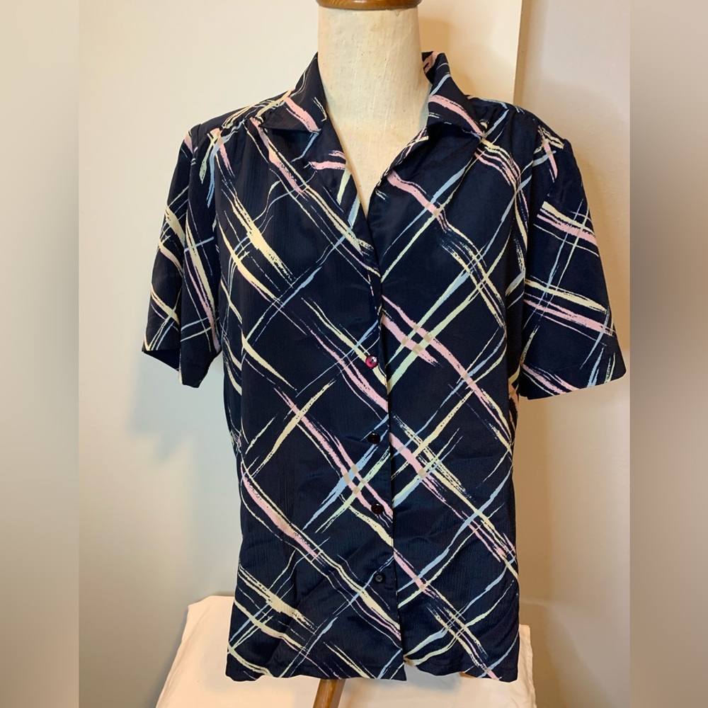 MCEDAR. Plaid Short Sleeve Shirt.
Size XL